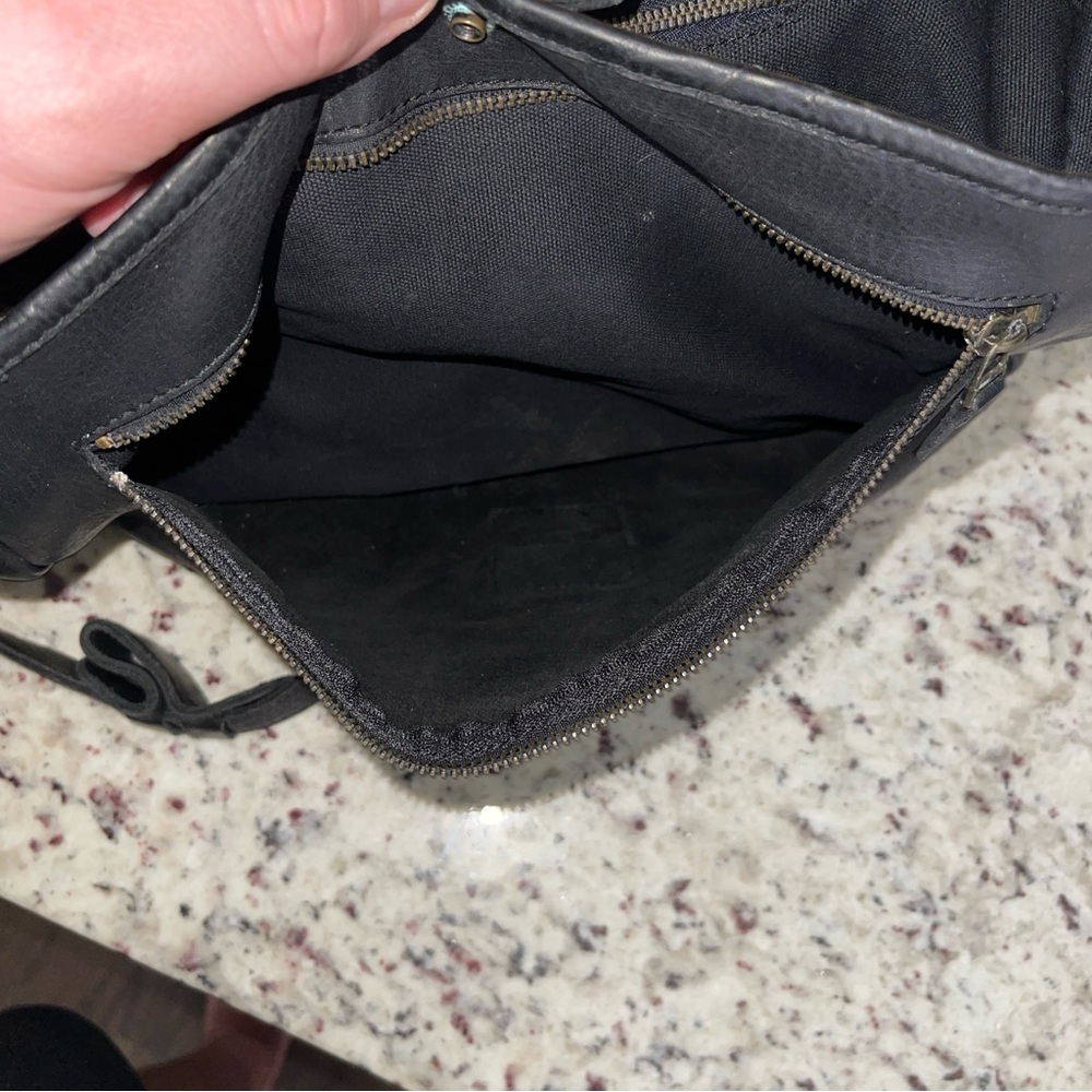 Vintage 90s Gap Black Leather Messenger Bag Brass Style Hardware Men’s Retro Y2K - Picture 7 of 16